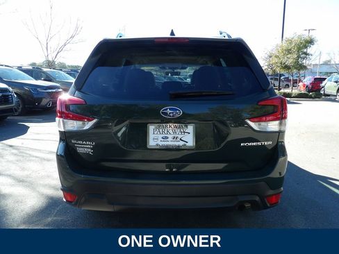 Used 2024 Subaru Forester Premium image 8