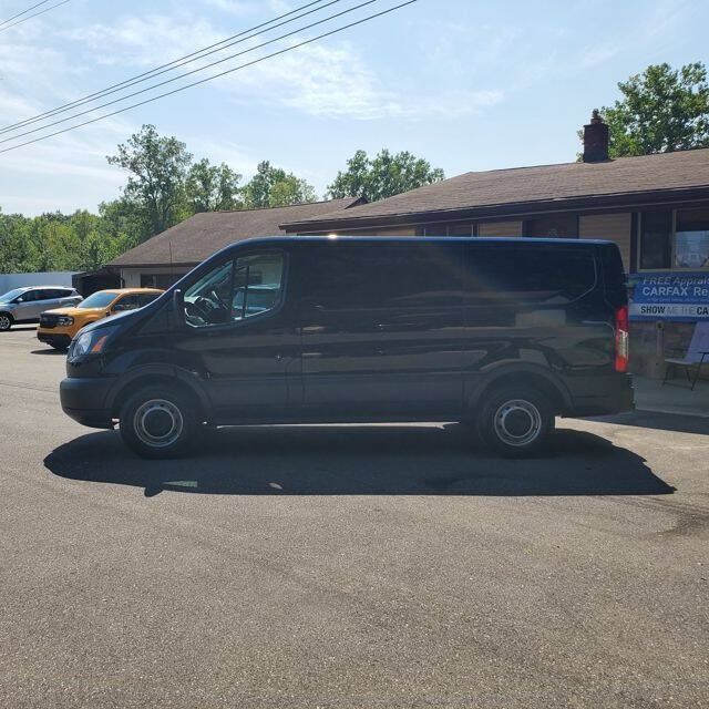 Used 2018 Ford Transit 150 130 Low Roof RWD image 3