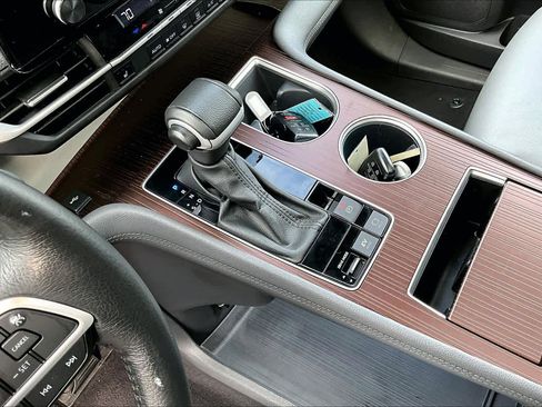 Certified 2024 Toyota Sienna XLE image 17