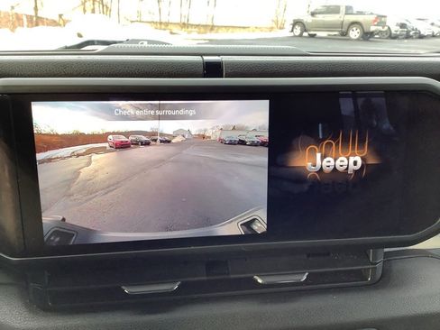 Used 2025 Jeep Gladiator Sport image 17