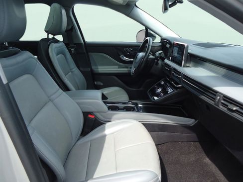 Used 2022 Lincoln Corsair AWD w/ Premium Package image 25