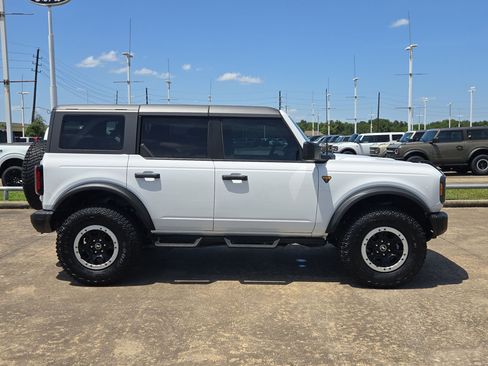 Used 2023 Ford Bronco Badlands w/ Sasquatch Package AWD/4WD image 2