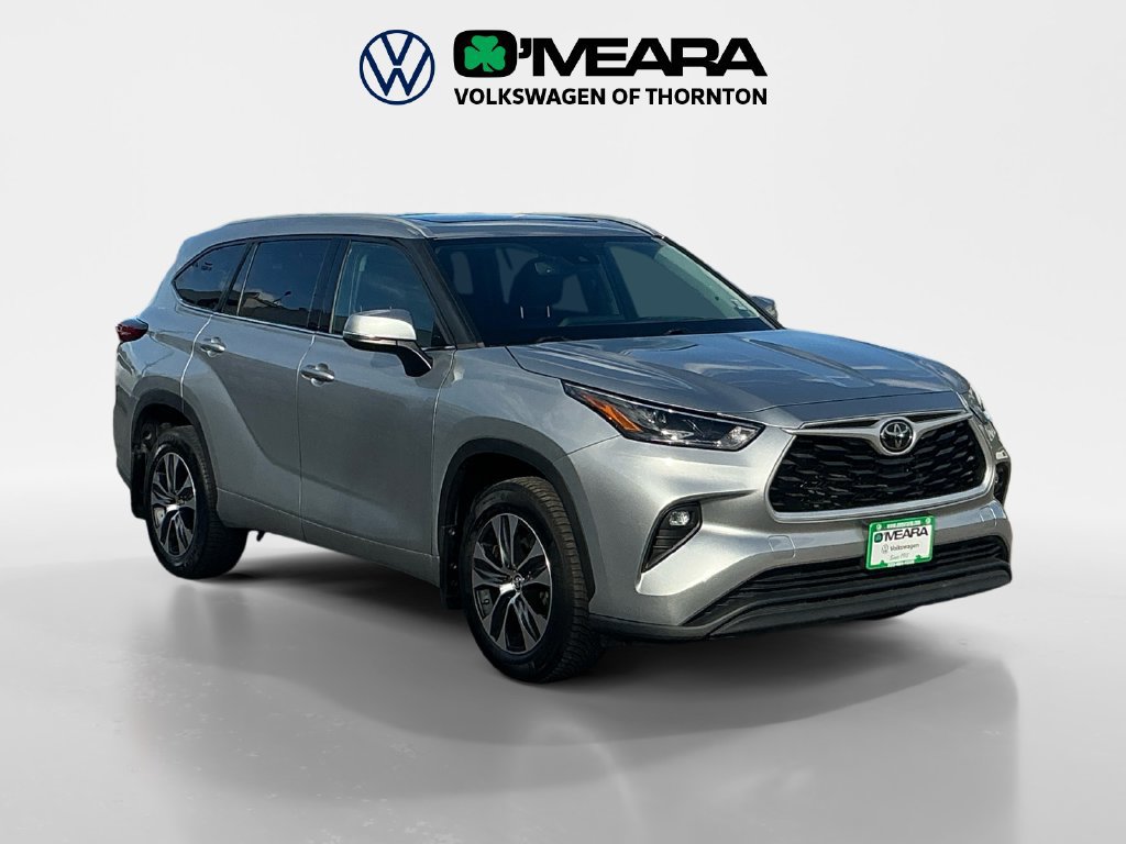 Used 2022 Toyota Highlander XLE AWD/4WD image 7
