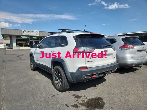 Used 2019 Jeep Cherokee Trailhawk w/ Cold Weather Group AWD/4WD image 4