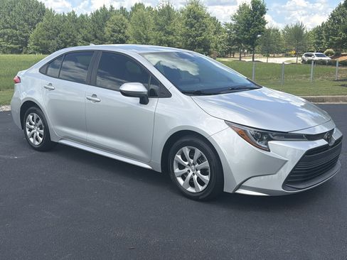Used 2023 Toyota Corolla LE FWD image 2