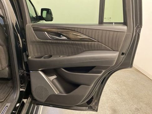 Used 2017 Cadillac Escalade Platinum image 29