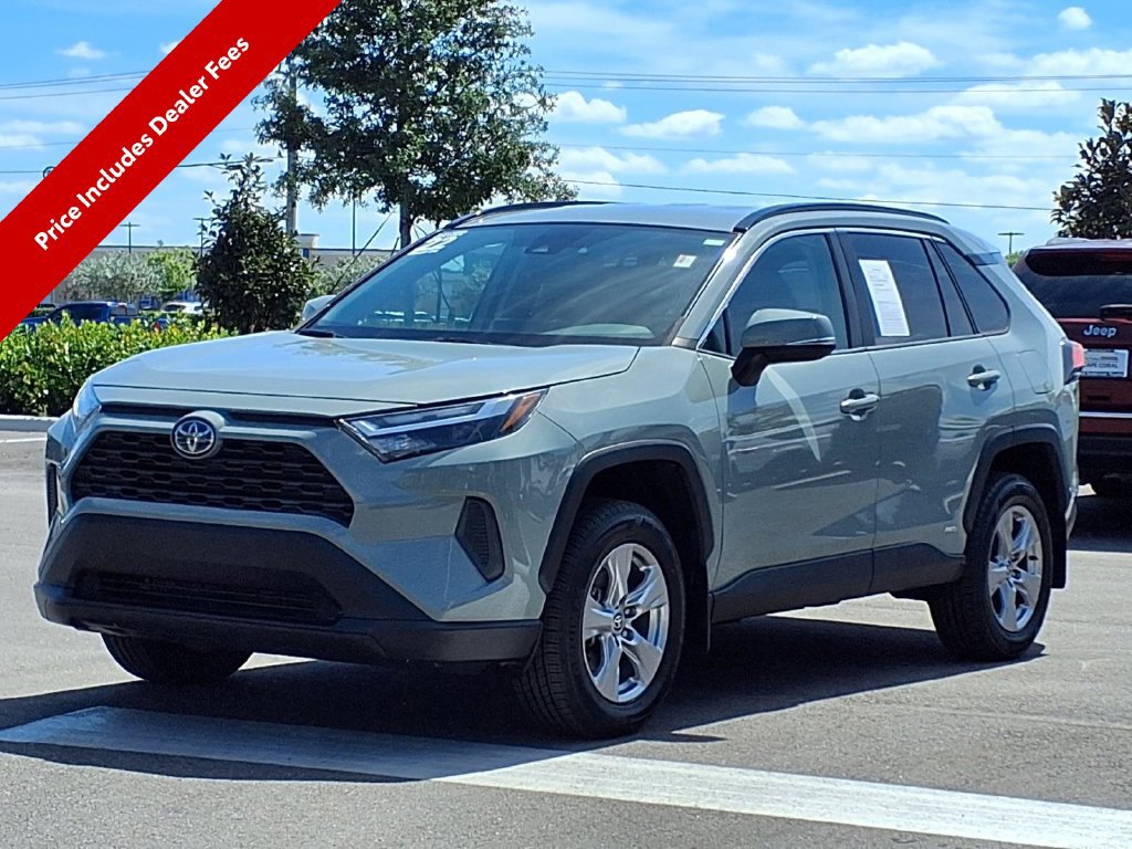 Used 2022 Toyota RAV4 XLE AWD/4WD image 4