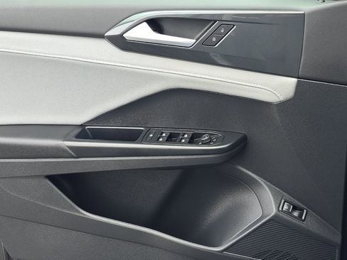 Used 2022 Volkswagen Taos SEL image 10