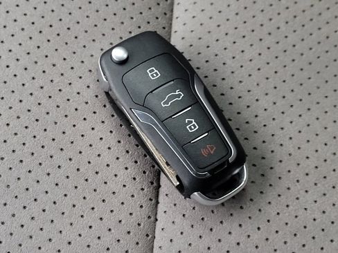 Used 2016 Toyota Camry XSE image 32