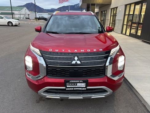 Used 2024 Mitsubishi Outlander SEL Black Edition image 2