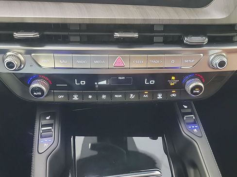 Used 2024 Kia Telluride SX w/ Towing Package FWD image 32