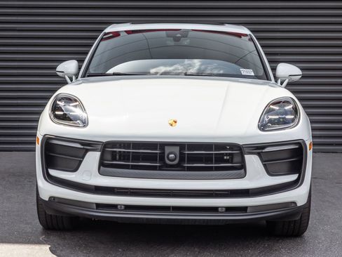 Certified 2023 Porsche Macan AWD/4WD image 7