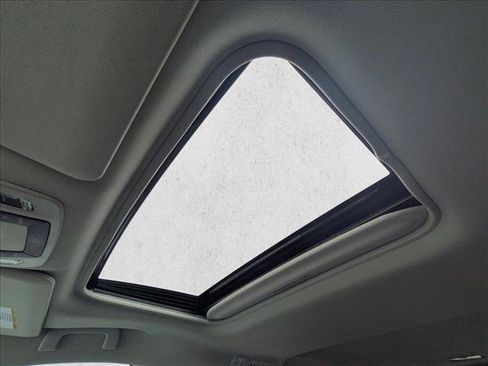 Used 2024 Toyota Sienna XLE image 16