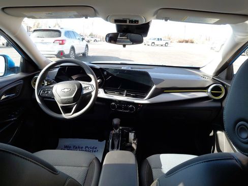 Used 2025 Chevrolet Trax LT image 13