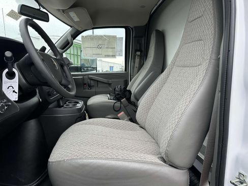 New 2024 Chevrolet Express 4500 Extended w/ Power Convenience Package image 10