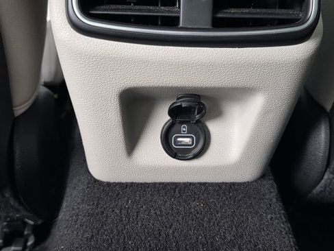 Used 2023 Genesis G70 2.0T image 18