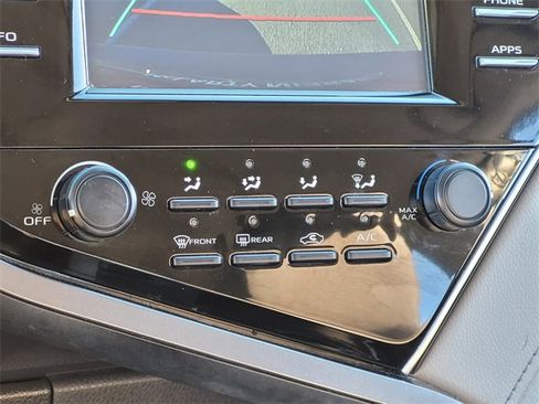 Used 2018 Toyota Camry LE image 23