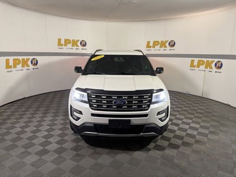Used 2016 Ford Explorer XLT image 3