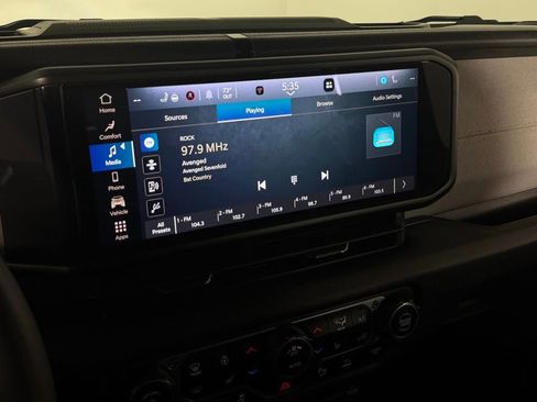 Used 2024 Jeep Wrangler Unlimited AWD/4WD image 18
