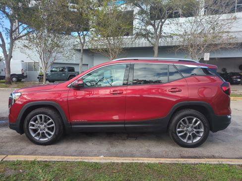 Used 2022 GMC Terrain SLT image 8