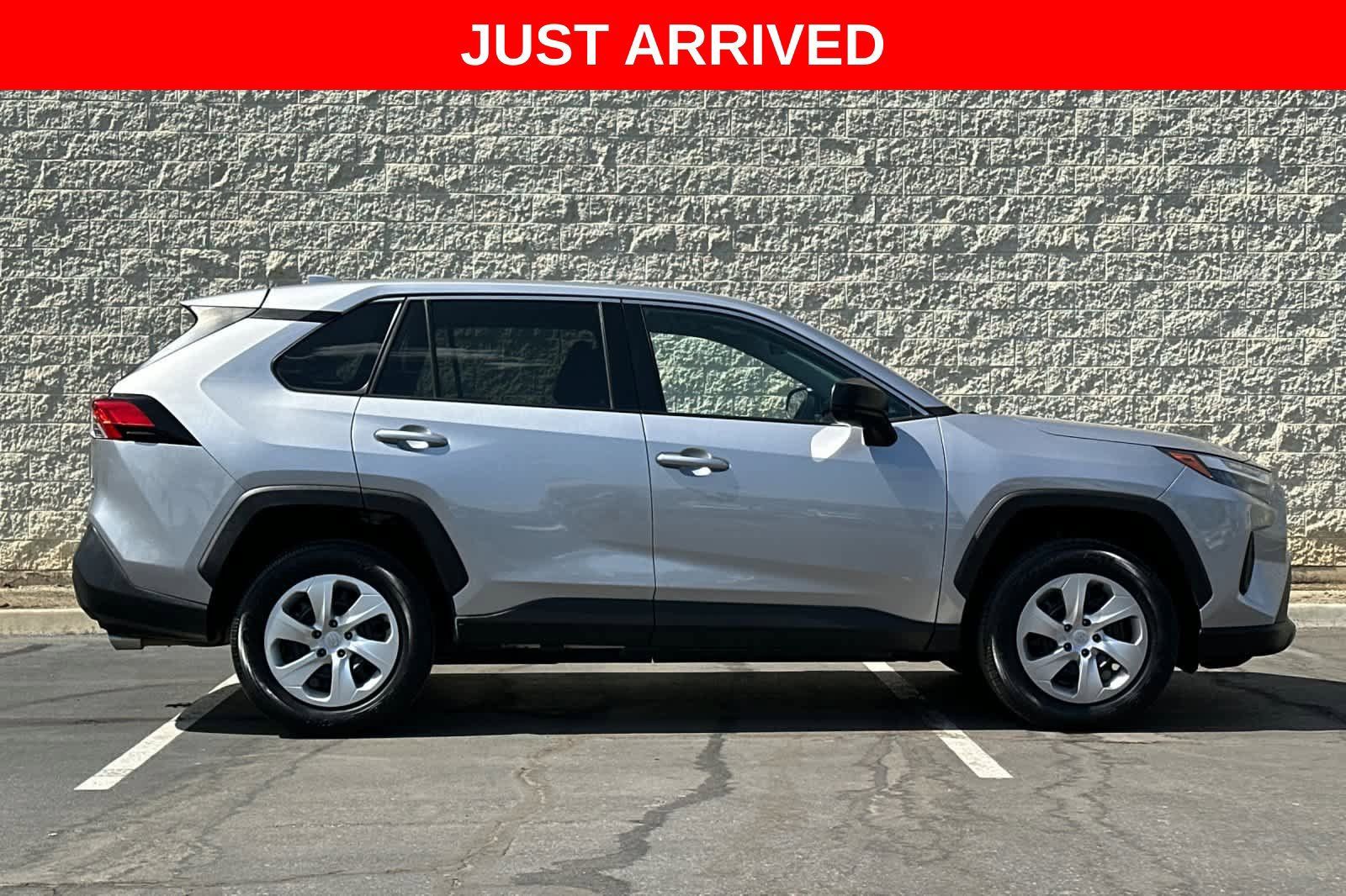 Used 2023 Toyota RAV4 LE AWD/4WD image 9