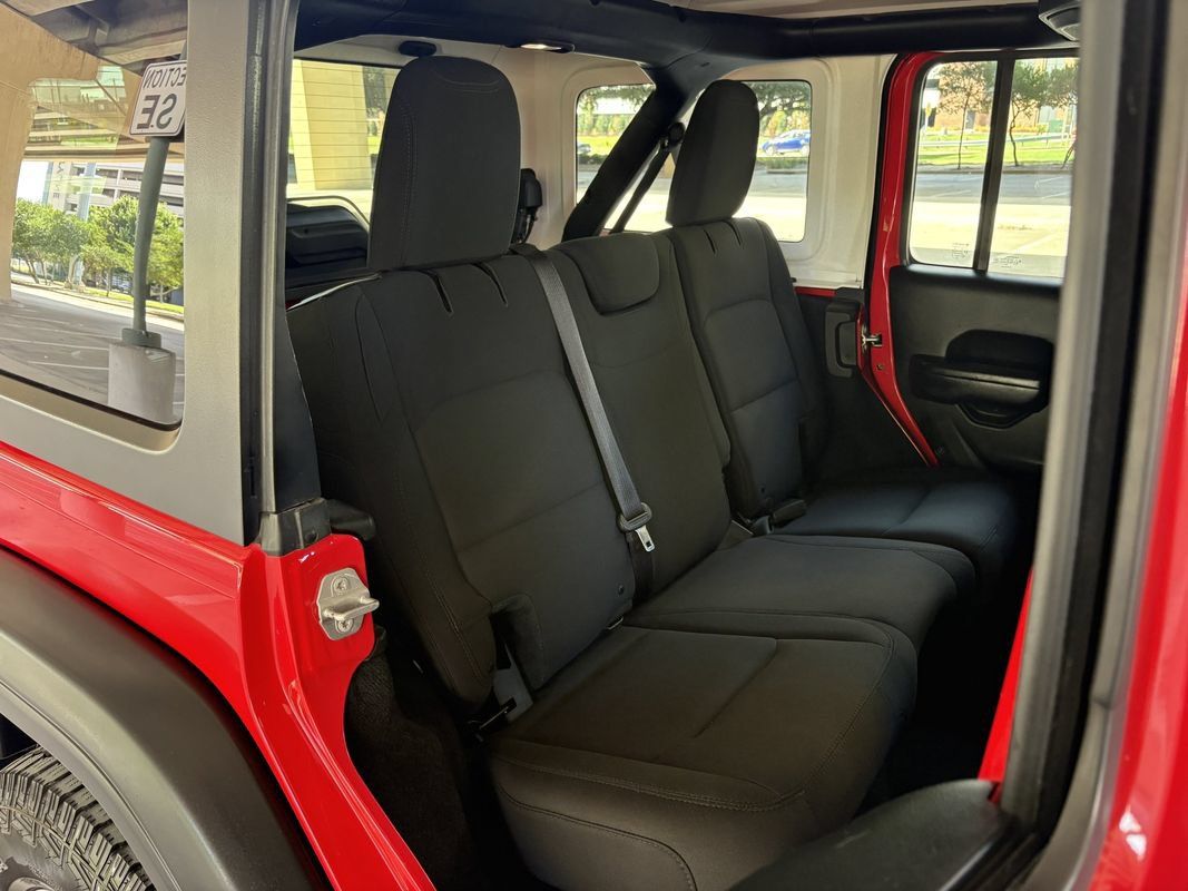 Used 2018 Jeep Wrangler Unlimited Sport S AWD/4WD image 30