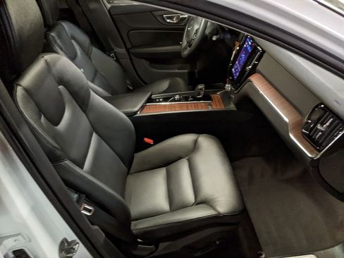 Certified 2024 Volvo V60 B5 Cross Country Plus image 22