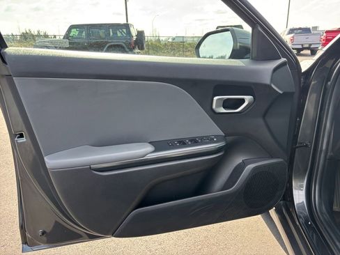 Used 2025 Kia K4 LXS image 23