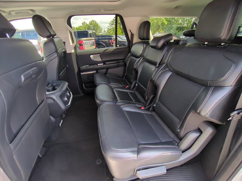 Used 2025 Ford Expedition Max Platinum AWD/4WD image 15