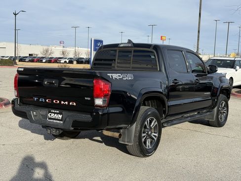 Used 2016 Toyota Tacoma TRD Sport image 8