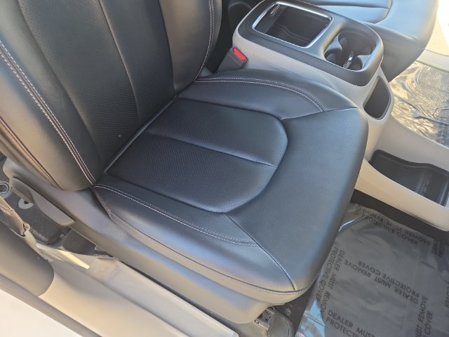 Used 2024 Chrysler Pacifica Touring-L FWD image 30