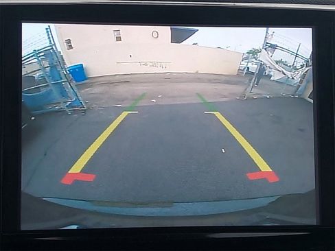 Used 2022 Chrysler Pacifica Touring-L image 28