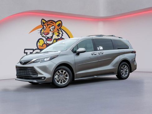 New 2026 Toyota Sienna XLE image 1