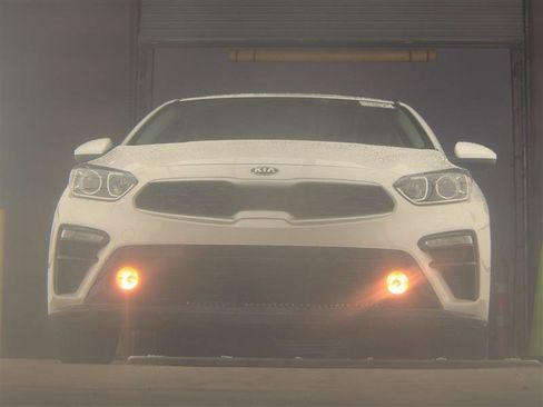 Used 2021 Kia Forte LXS FWD image 3