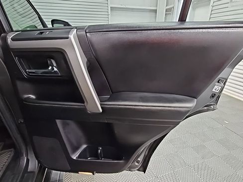 Used 2014 Toyota 4Runner SR5 image 33