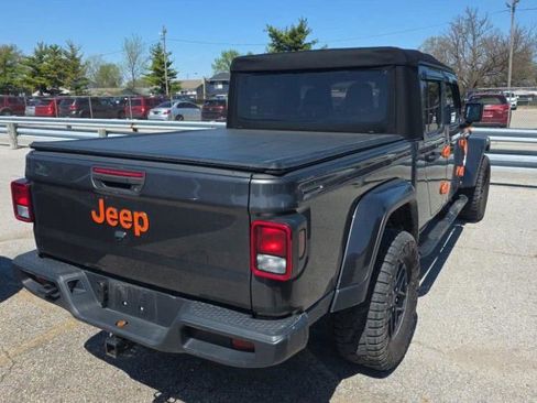 Used 2024 Jeep Gladiator Sport AWD/4WD image 3