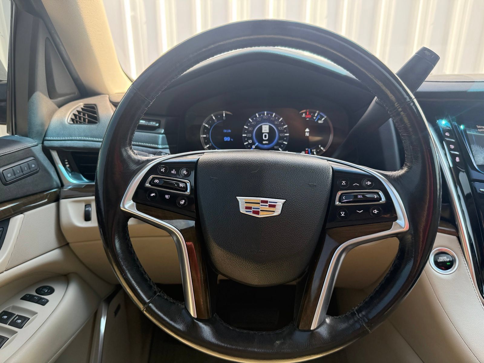 Used 2019 Cadillac Escalade Luxury AWD/4WD image 11