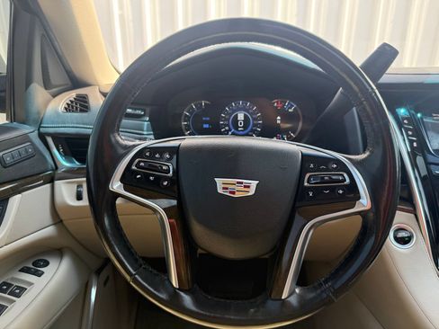 Used 2019 Cadillac Escalade Luxury AWD/4WD image 11