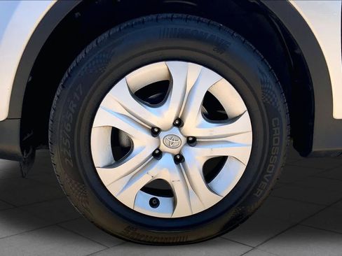 Used 2014 Toyota RAV4 LE FWD image 10