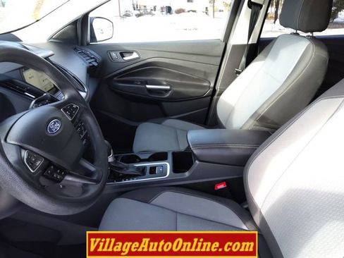 Used 2017 Ford Escape SE w/ Equipment Group 201A image 17
