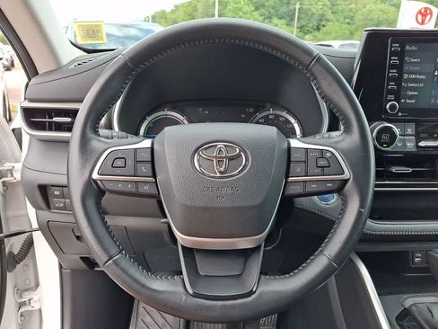 Certified 2022 Toyota Highlander XLE AWD/4WD image 24
