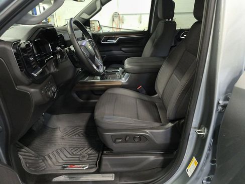 Used 2023 Chevrolet Silverado 1500 LT AWD/4WD image 9