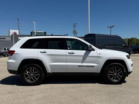 Used 2018 Jeep Grand Cherokee Trailhawk w/ Trailhawk Luxury Group AWD/4WD image 2