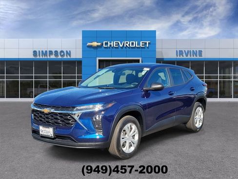 Used 2024 Chevrolet Trax LS w/ Driver Confidence Package image 4