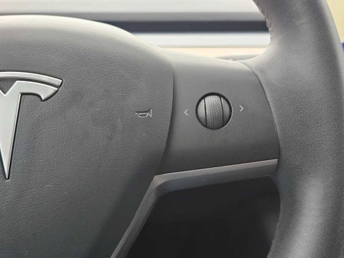 Used 2020 Tesla Model Y Long Range image 34