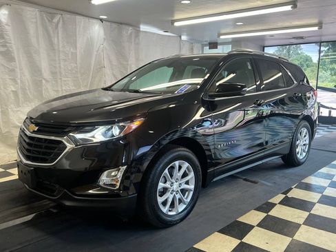 Used 2019 Chevrolet Equinox LT w/ Sun & Navigation Package AWD/4WD image 4
