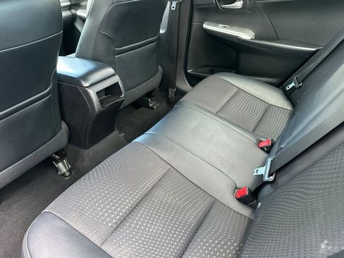 Used 2014 Toyota Camry SE FWD image 12