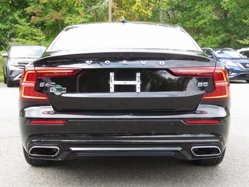 Used 2022 Volvo S60 B5 Momentum w/ Premium Package image 7