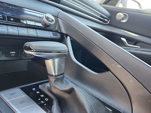 Used 2023 Hyundai Elantra SEL image 14