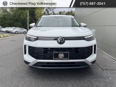 New 2025 Volkswagen Tiguan SE image 28